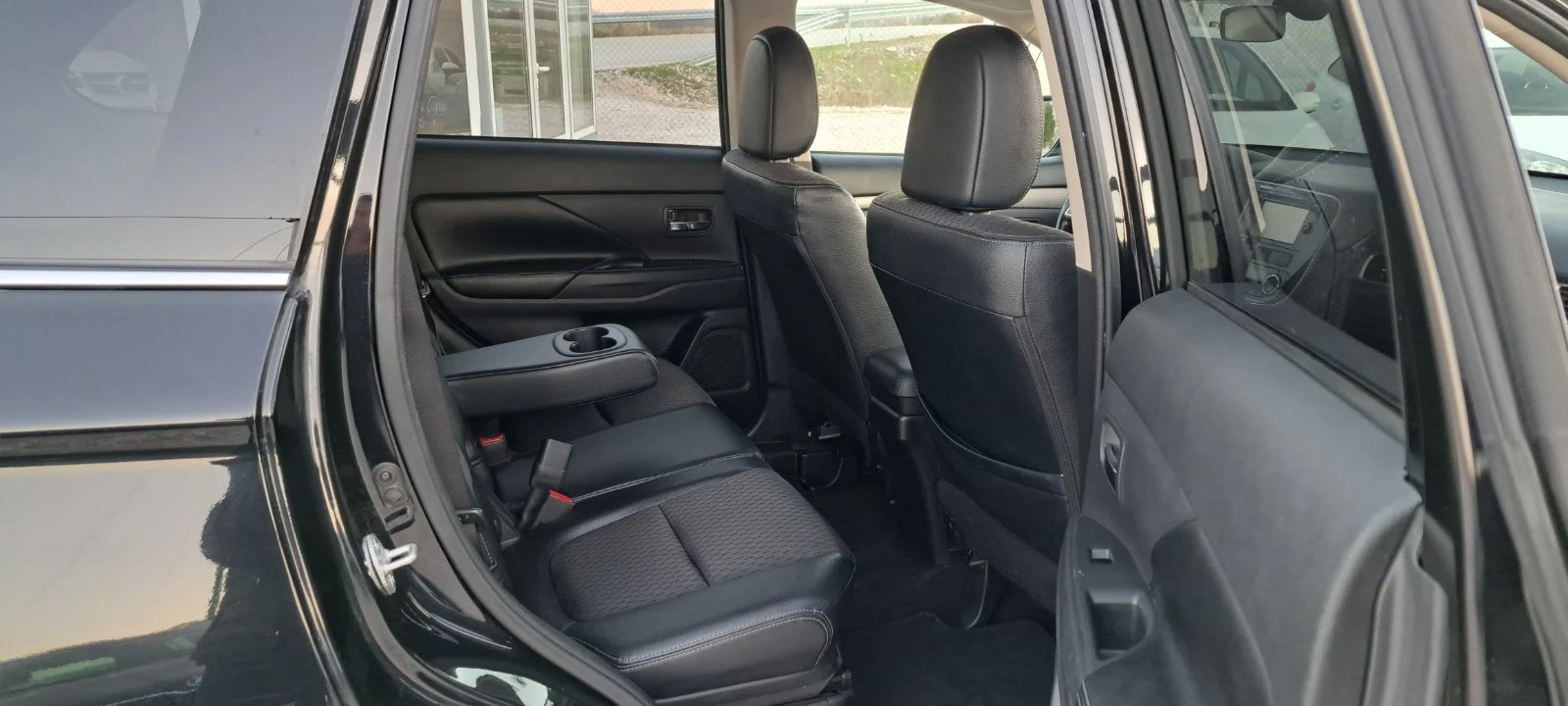 Mitsubishi Outlander 2.2D 4X4 7M Nav | Mobile.bg � ����������� 16