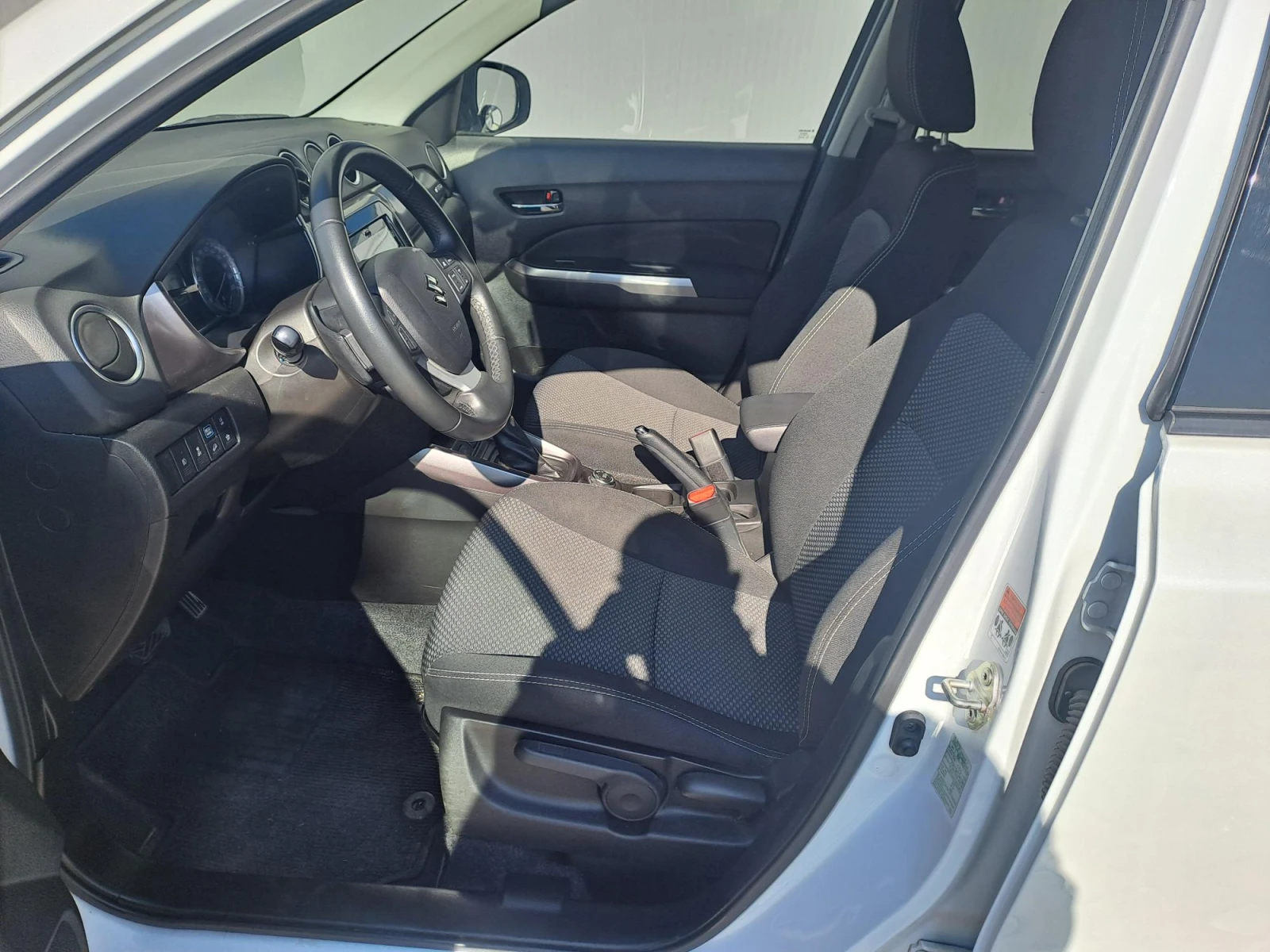 Suzuki Vitara 1.5 GL+ FULL HYBRID 4X4 AUTOMATIC AGS, снимка 13 - Автомобили и джипове - 53829562