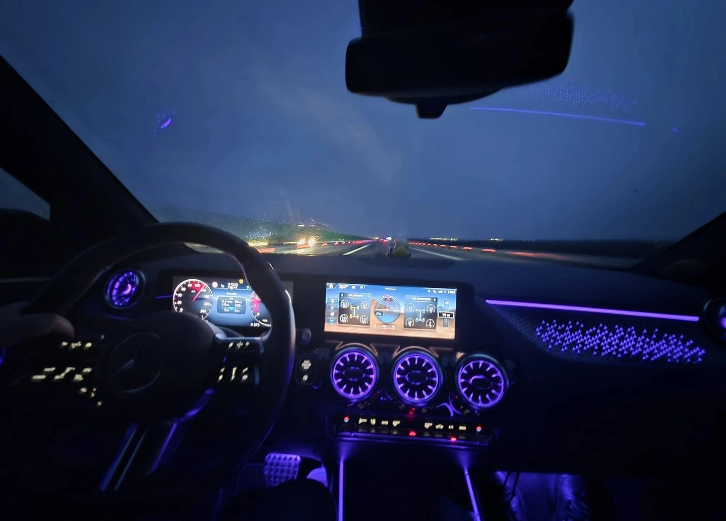 Mercedes-Benz GLA 220 4MATIC AMG-Line OFFROAD - PACKAGE, снимка 6 - Автомобили и джипове - 53999850