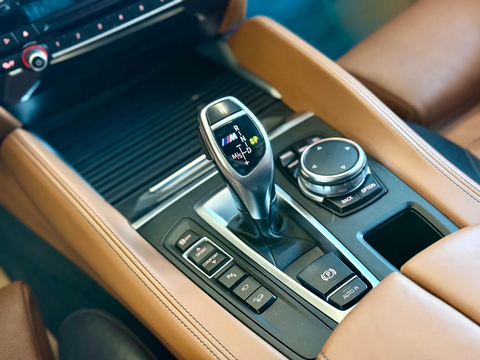 BMW X6 M50d* B&O* Laser* HU* Подгрев* Обдух* Лизинг, снимка 13 - Автомобили и джипове - 54647898