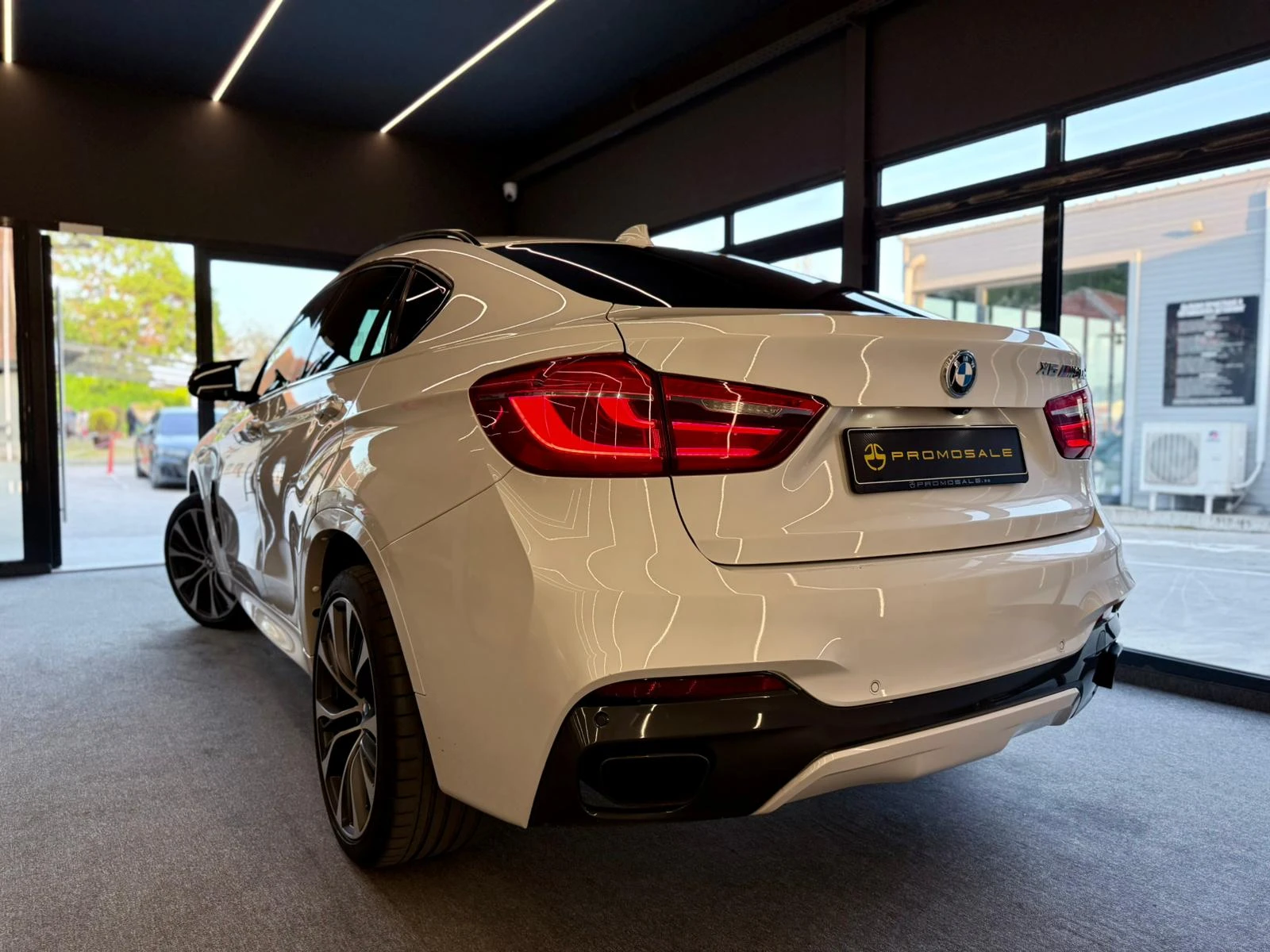 BMW X6 M50d* B&O* Laser* HU* Подгрев* Обдух* Лизинг, снимка 4 - Автомобили и джипове - 54647898