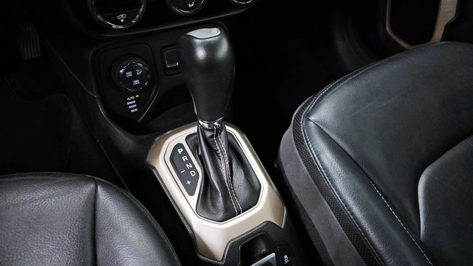 Jeep Renegade 2.0* BLIND SPOT* ПОДГРЕВ ВОЛАН* КРАЙНА ЦЕНА, снимка 9 - Автомобили и джипове - 55496116