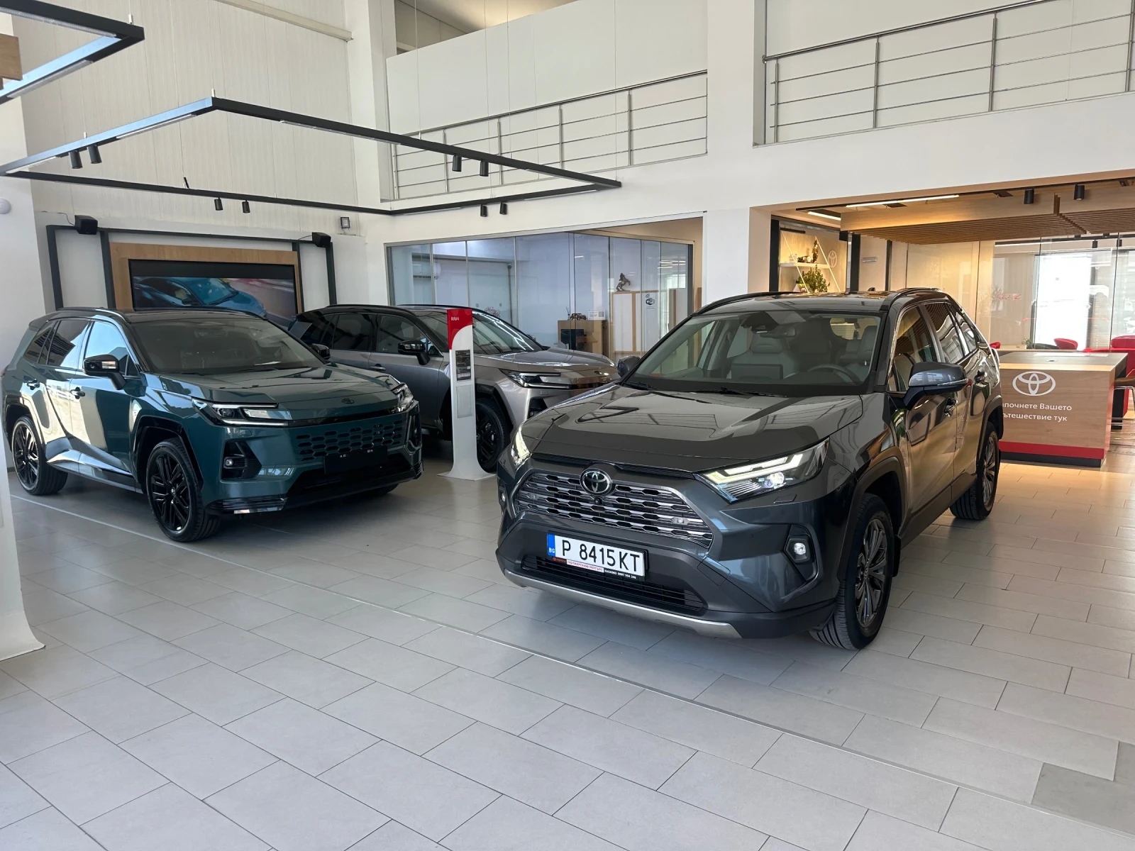 Toyota Rav4 Luxury, снимка 2 - Автомобили и джипове - 55887554