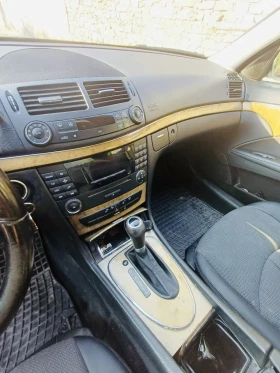 Mercedes-Benz E 220, снимка 8
