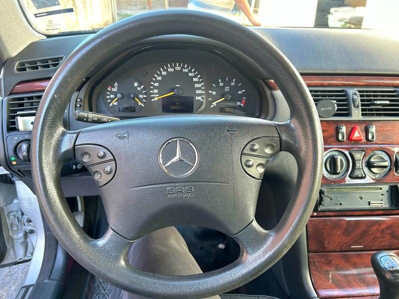 Mercedes-Benz E 200, снимка 2 - Автомобили и джипове - 45540474