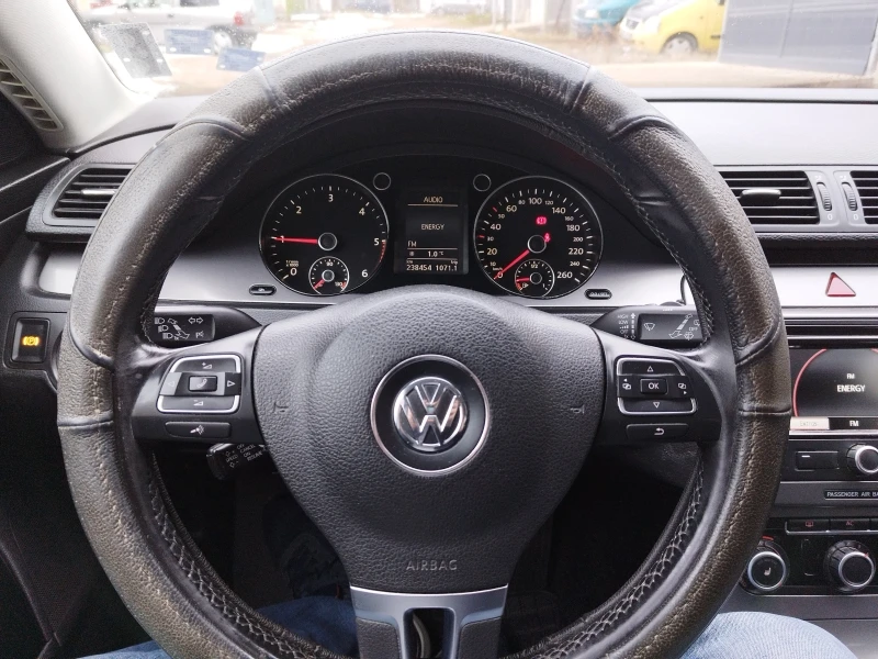 VW Passat 1.6 TDI, снимка 15 - Автомобили и джипове - 49155227