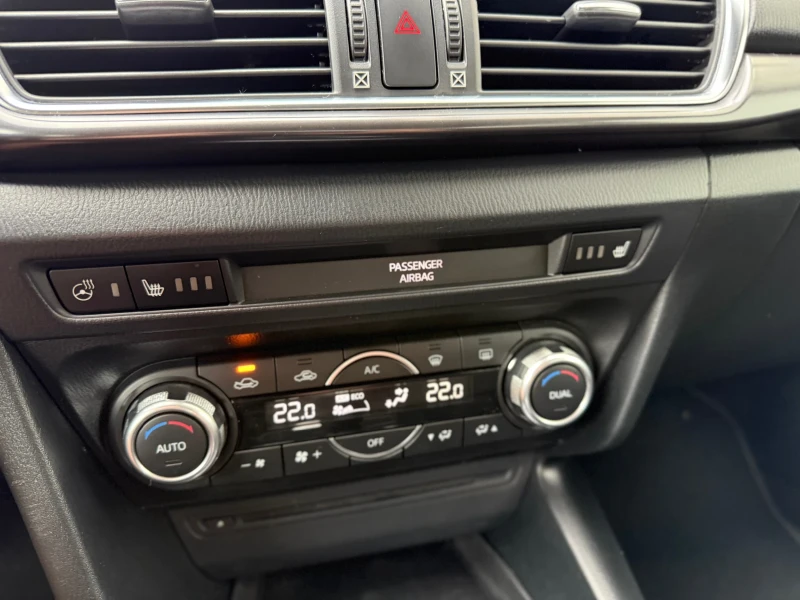 Mazda 3 SKYACTIV technology+ Бензин+ Камера+ Xnenon, снимка 13 - Автомобили и джипове - 50617105