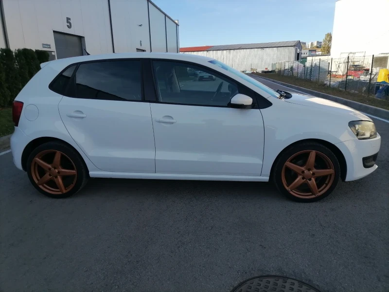 VW Polo 1.6 90kc.кюиматроник, снимка 4 - Автомобили и джипове - 52257430