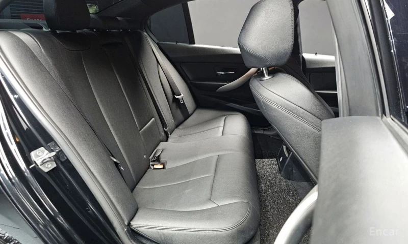 BMW 320, снимка 12 - Автомобили и джипове - 52753171