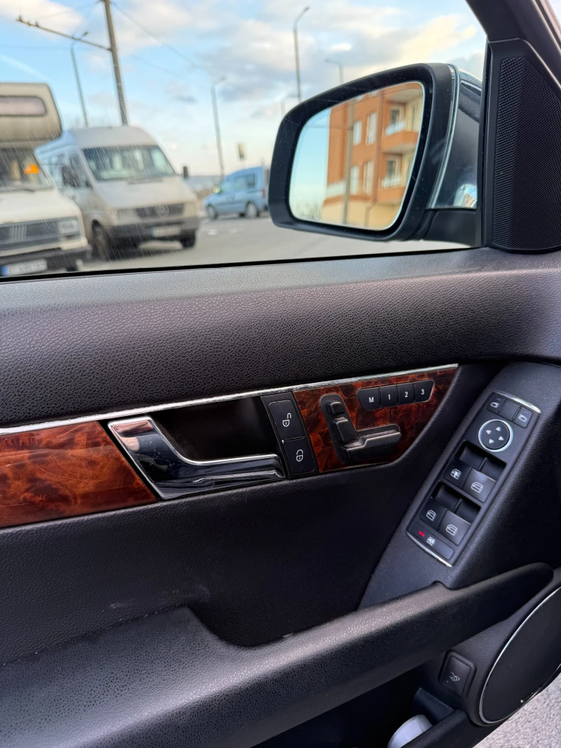 Mercedes-Benz C 300 4MATIC AMG + LPG, снимка 12 - Автомобили и джипове - 53263545