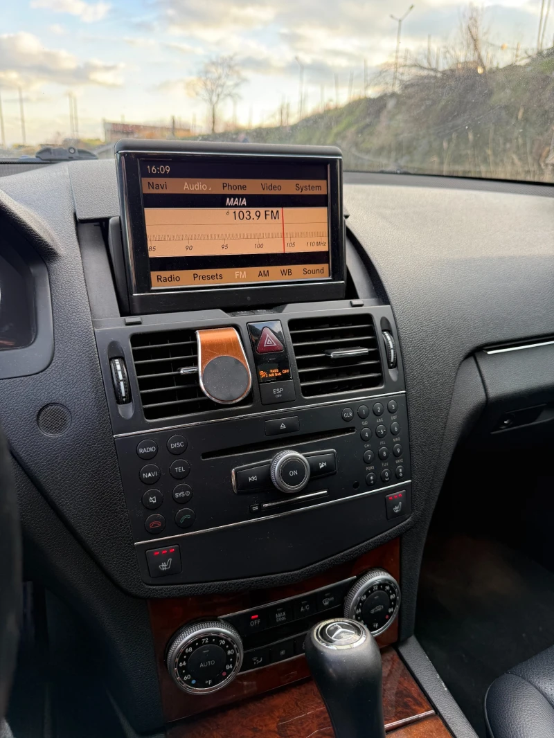 Mercedes-Benz C 300 4MATIC AMG + LPG, снимка 13 - Автомобили и джипове - 53263545