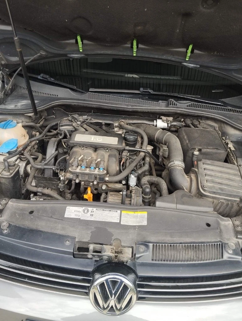 VW Golf 1.6 Bifuel, снимка 8 - Автомобили и джипове - 55920306