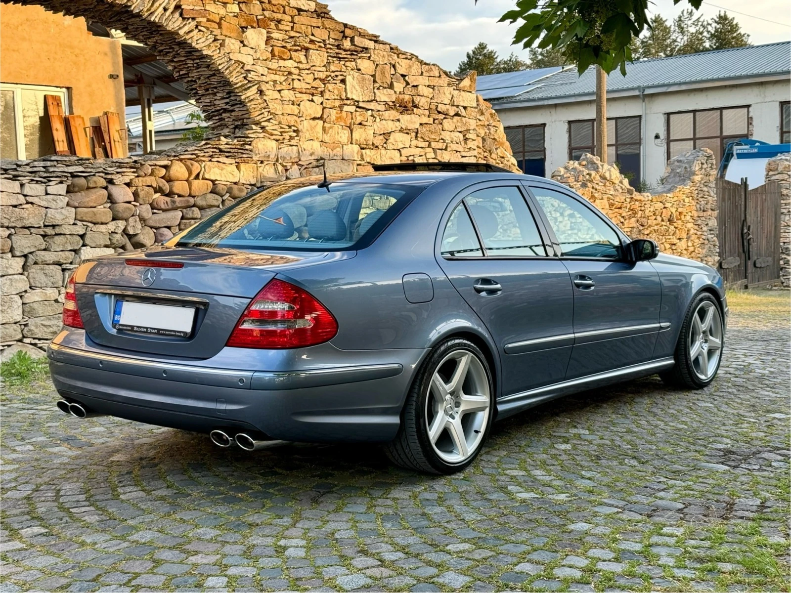 Mercedes-Benz E 500 AMG - изображение 4