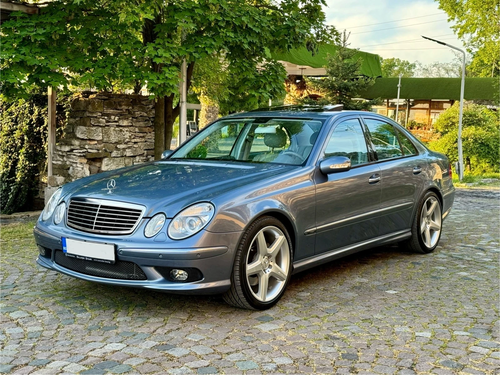 Mercedes-Benz E 500 AMG - изображение 2