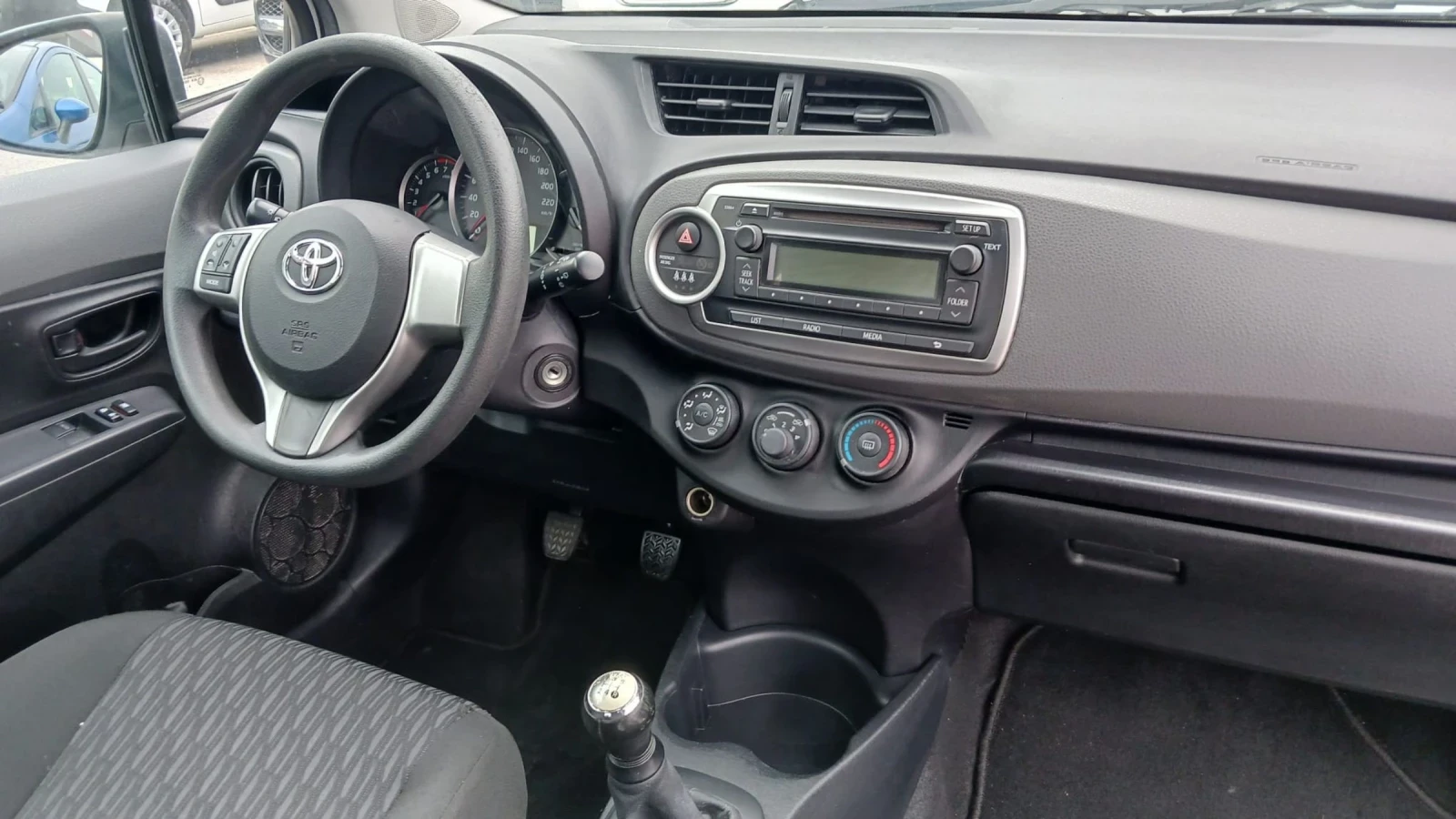 Toyota Yaris 1.0 - изображение 10