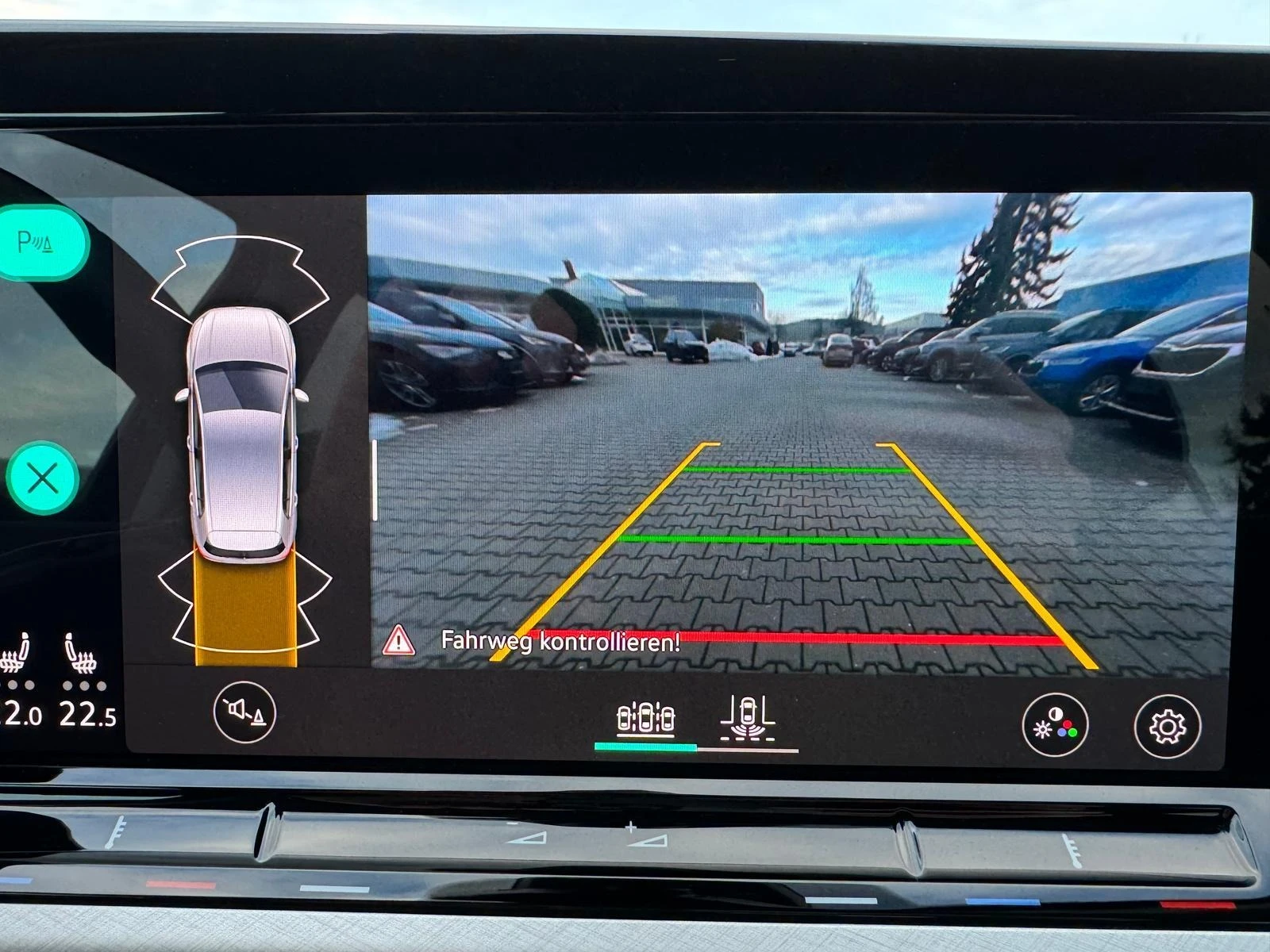 VW Golf 2.0TDI* LED* NAVI* CAM* DISTR* CARPLAY*  - изображение 9