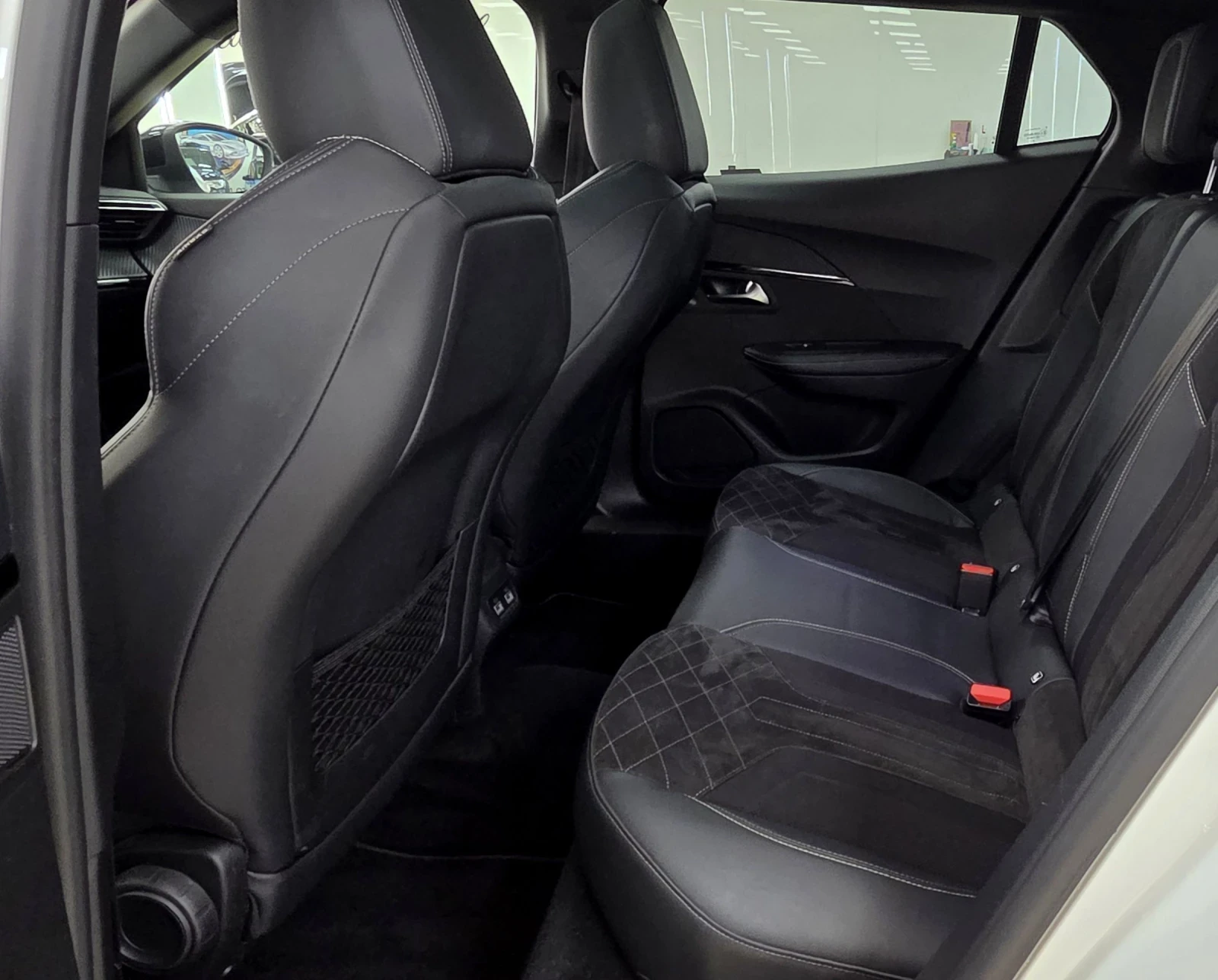 Peugeot 2008 GT line/27 хил КМ/ГАРАНЦИОНЕН, снимка 10 - Автомобили и джипове - 53834926