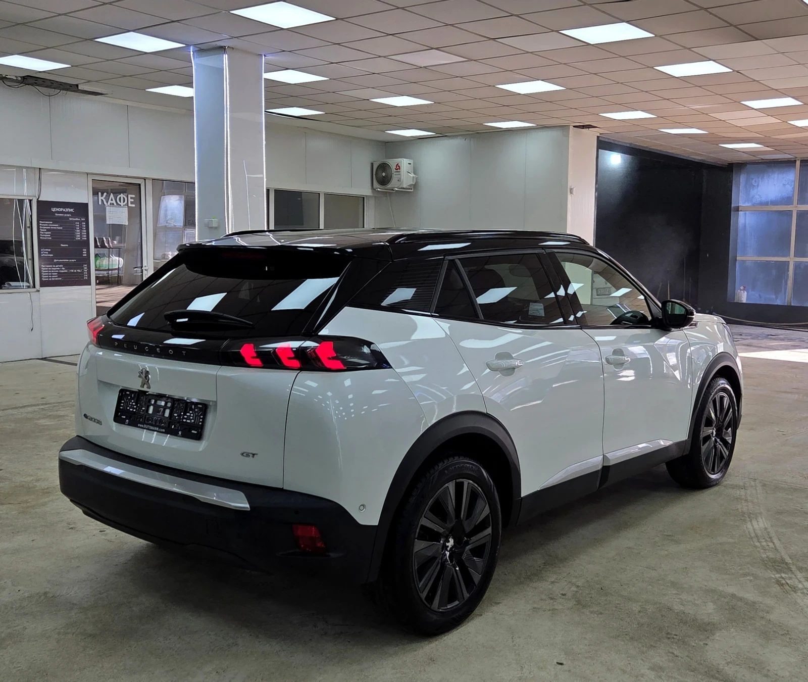 Peugeot 2008 GT line/27 хил КМ/ГАРАНЦИОНЕН, снимка 4 - Автомобили и джипове - 53834926