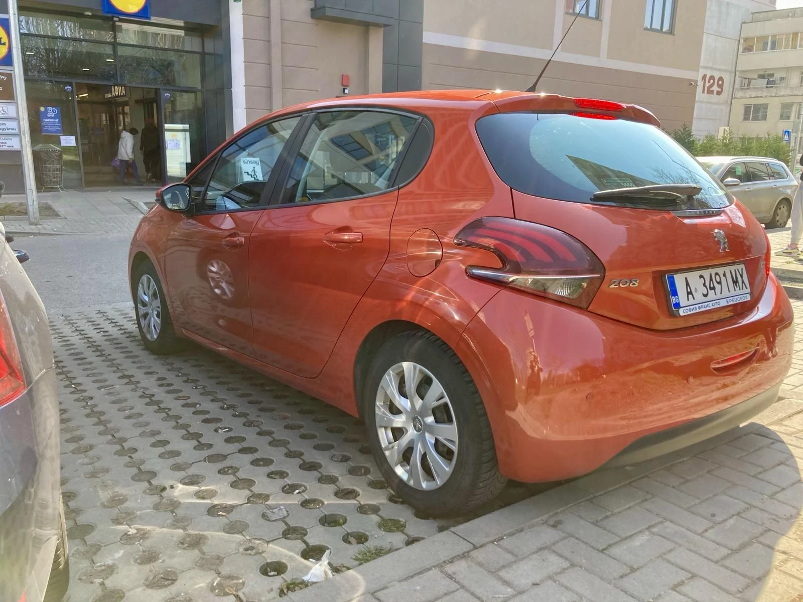Peugeot 208, снимка 5 - Автомобили и джипове - 53924142