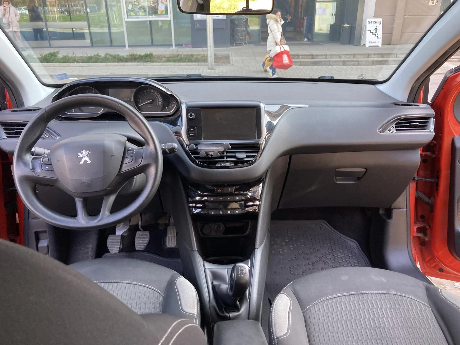 Peugeot 208, снимка 9 - Автомобили и джипове - 53924142