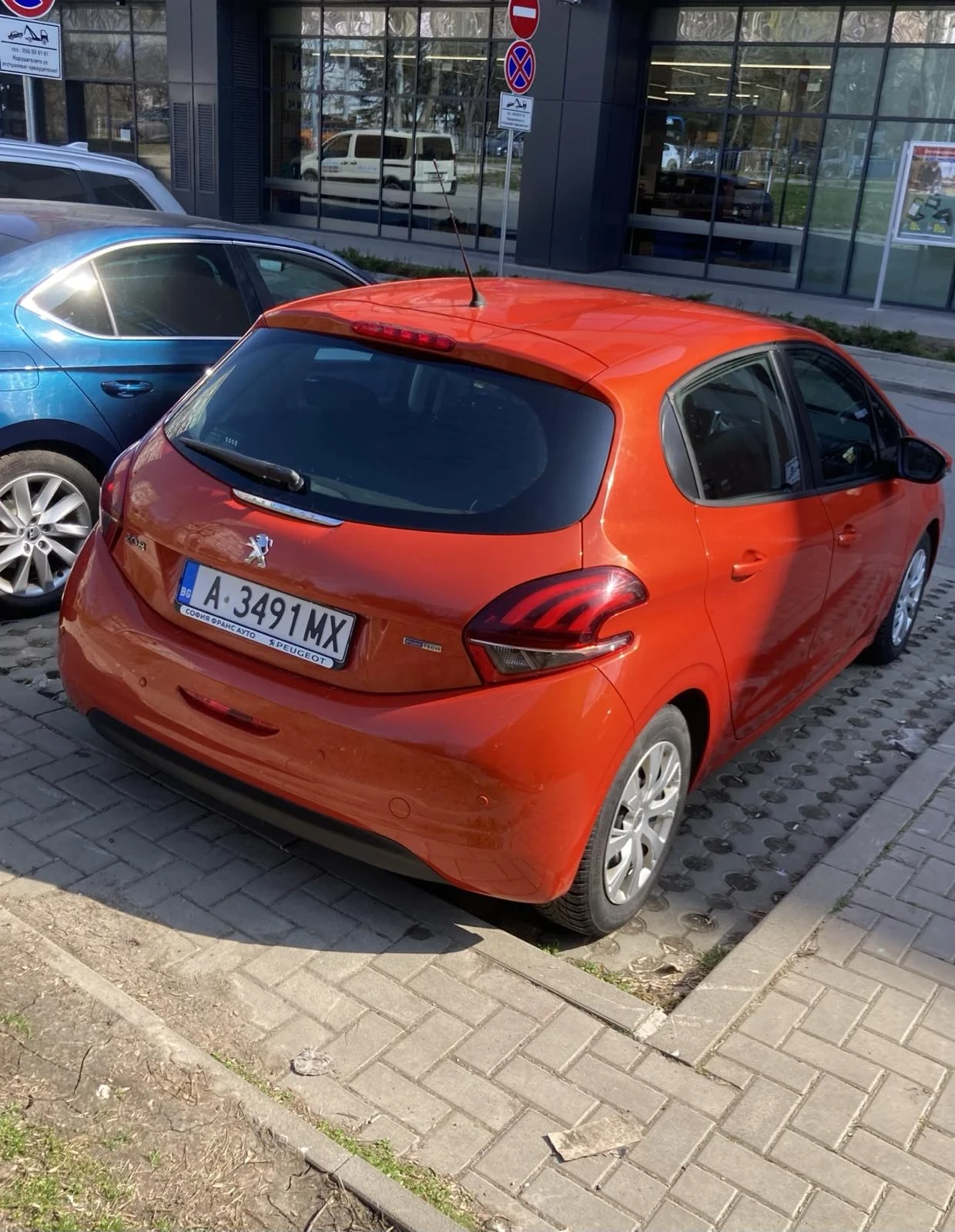 Peugeot 208, снимка 3 - Автомобили и джипове - 53924142