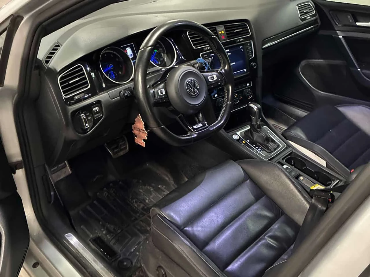 VW Golf * R * CARFAX * Дисторник * Два ключа * , снимка 5 - Автомобили и джипове - 53953834