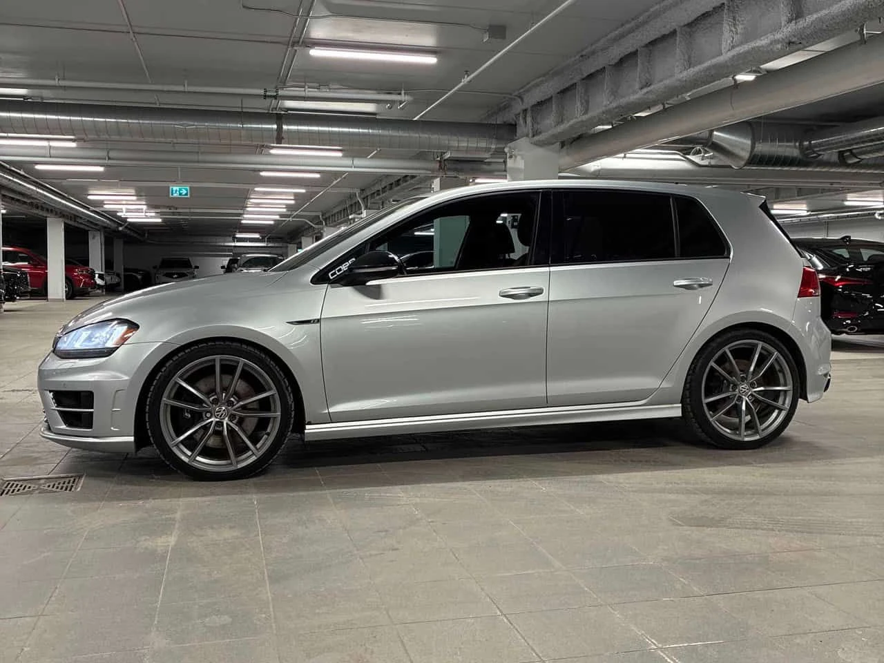 VW Golf * R * CARFAX * Дисторник * Два ключа * , снимка 2 - Автомобили и джипове - 53953834