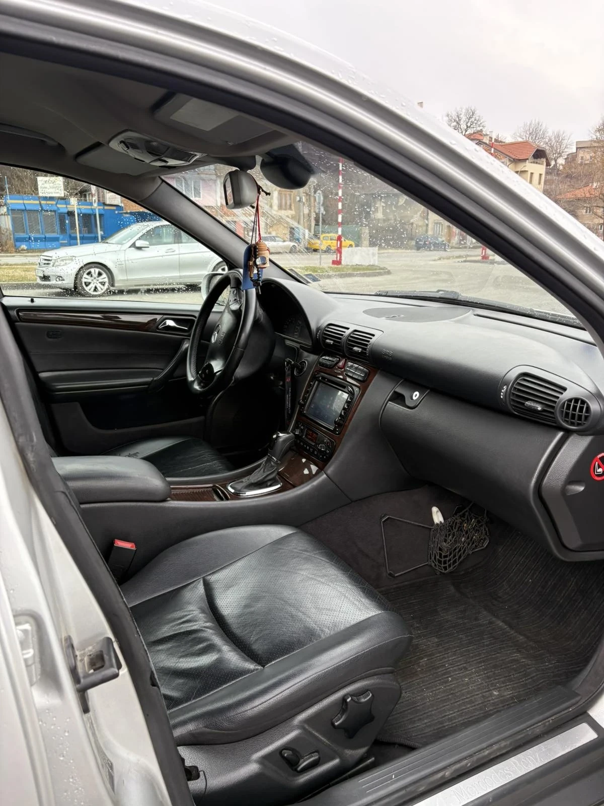 Mercedes-Benz C 220 Cdi, снимка 4 - Автомобили и джипове - 54241675