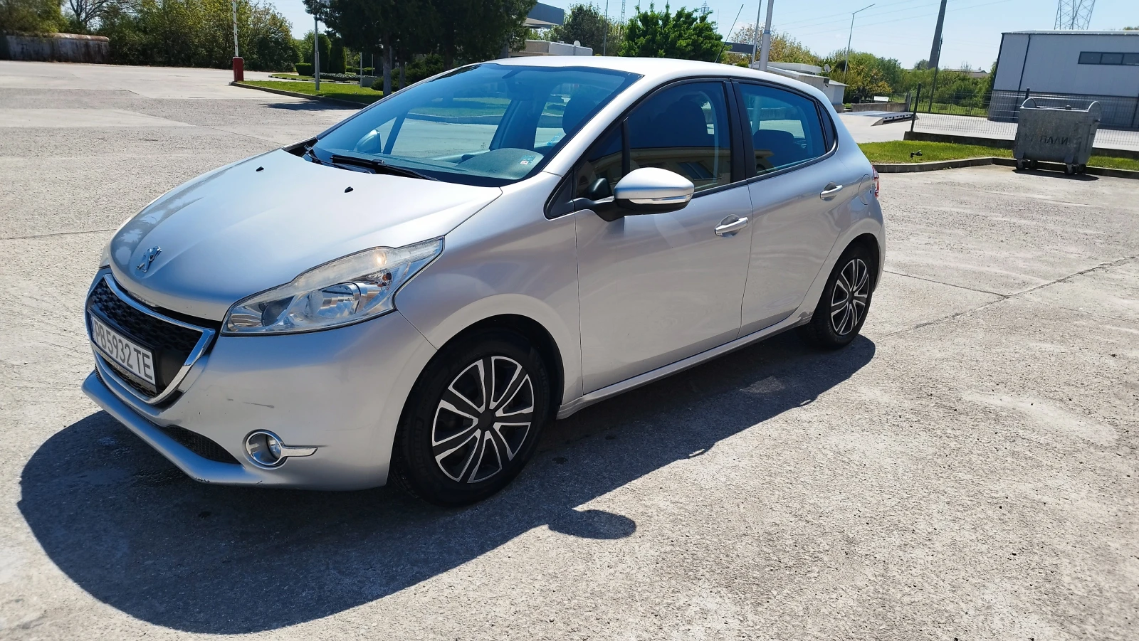 Peugeot 208 1.6eHDI, снимка 7 - Автомобили и джипове - 54542850