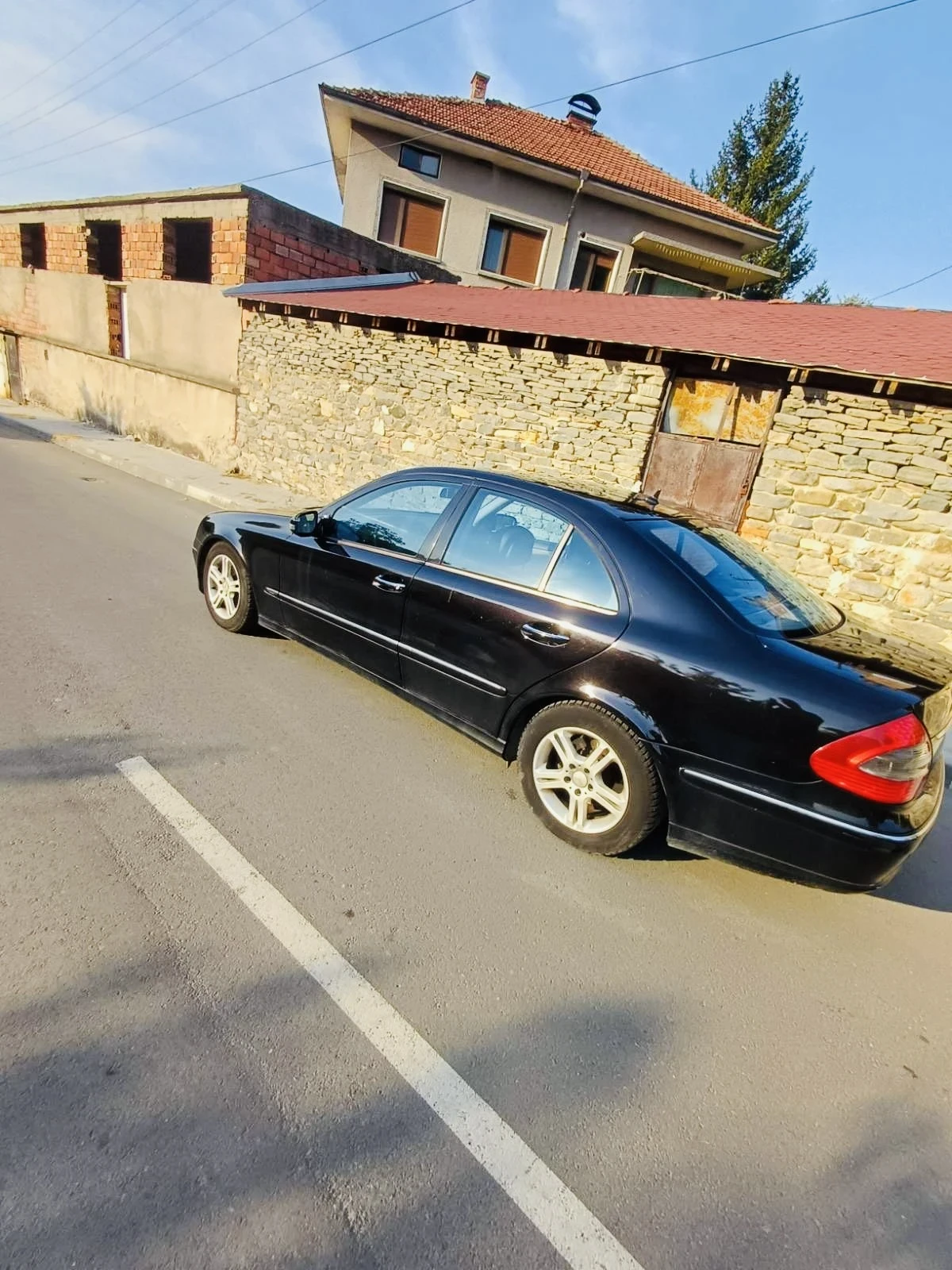 Mercedes-Benz E 220, снимка 5 - Автомобили и джипове - 54491033