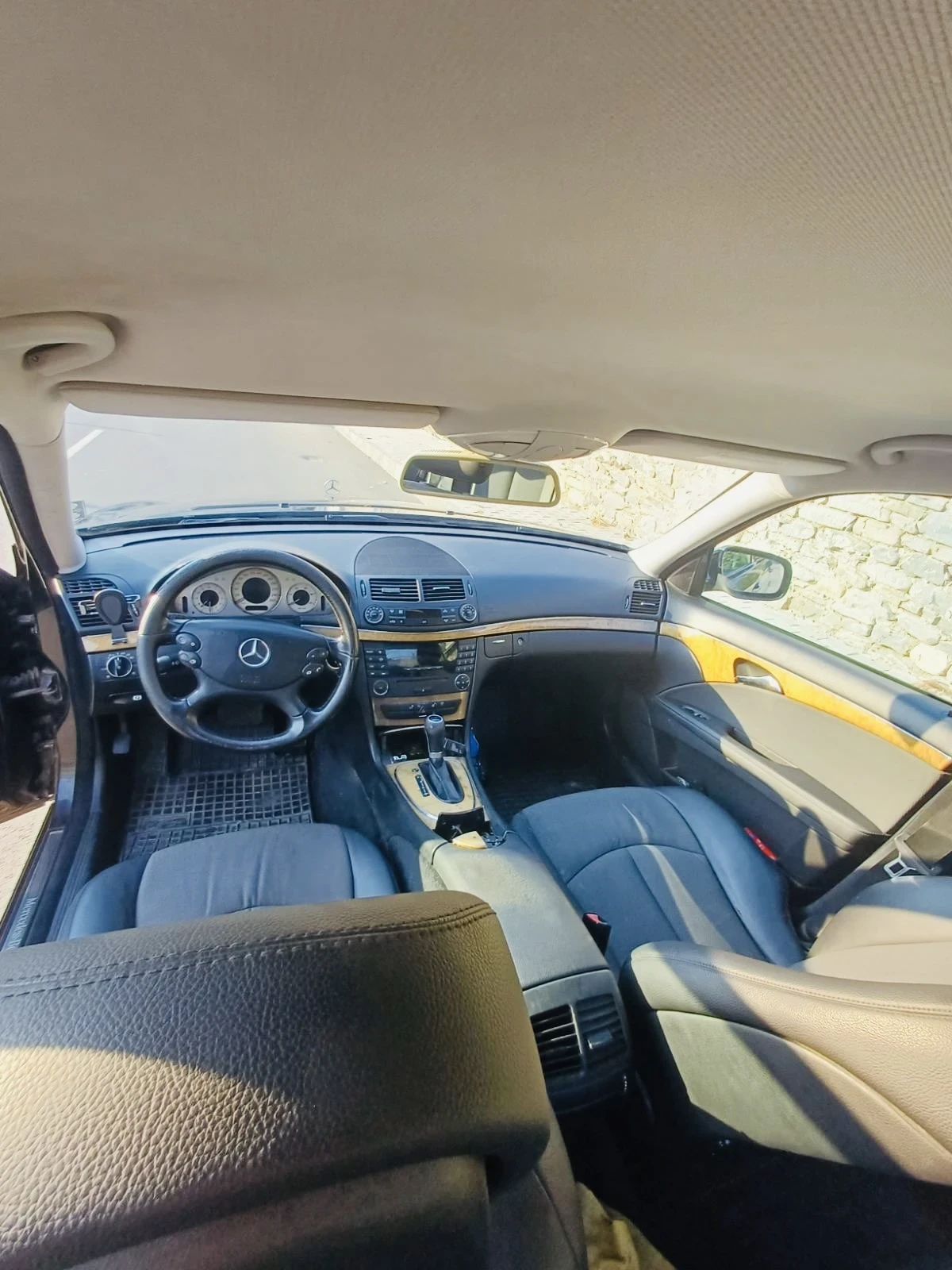 Mercedes-Benz E 220, снимка 7 - Автомобили и джипове - 54491033