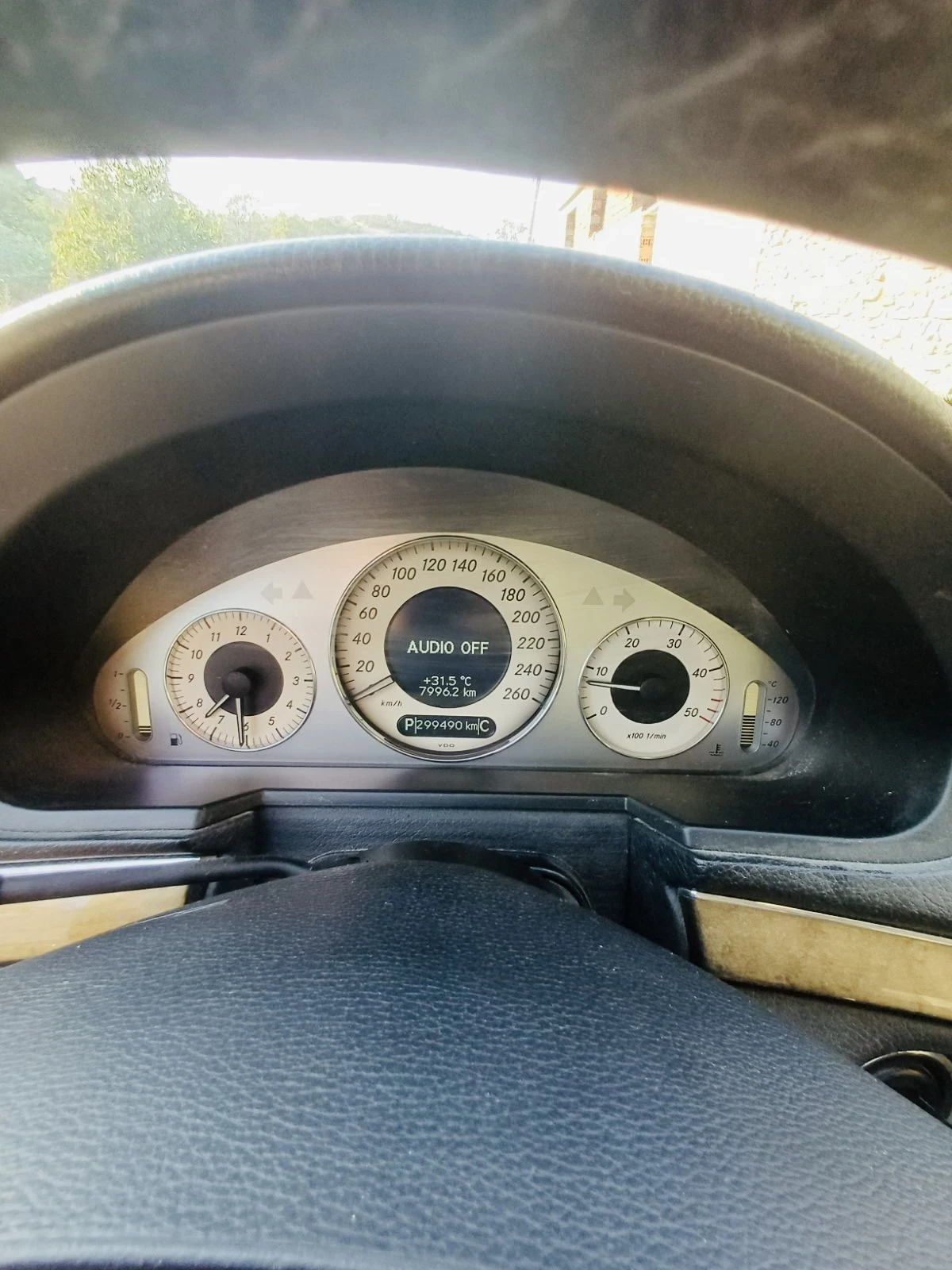 Mercedes-Benz E 220, снимка 9 - Автомобили и джипове - 54491033