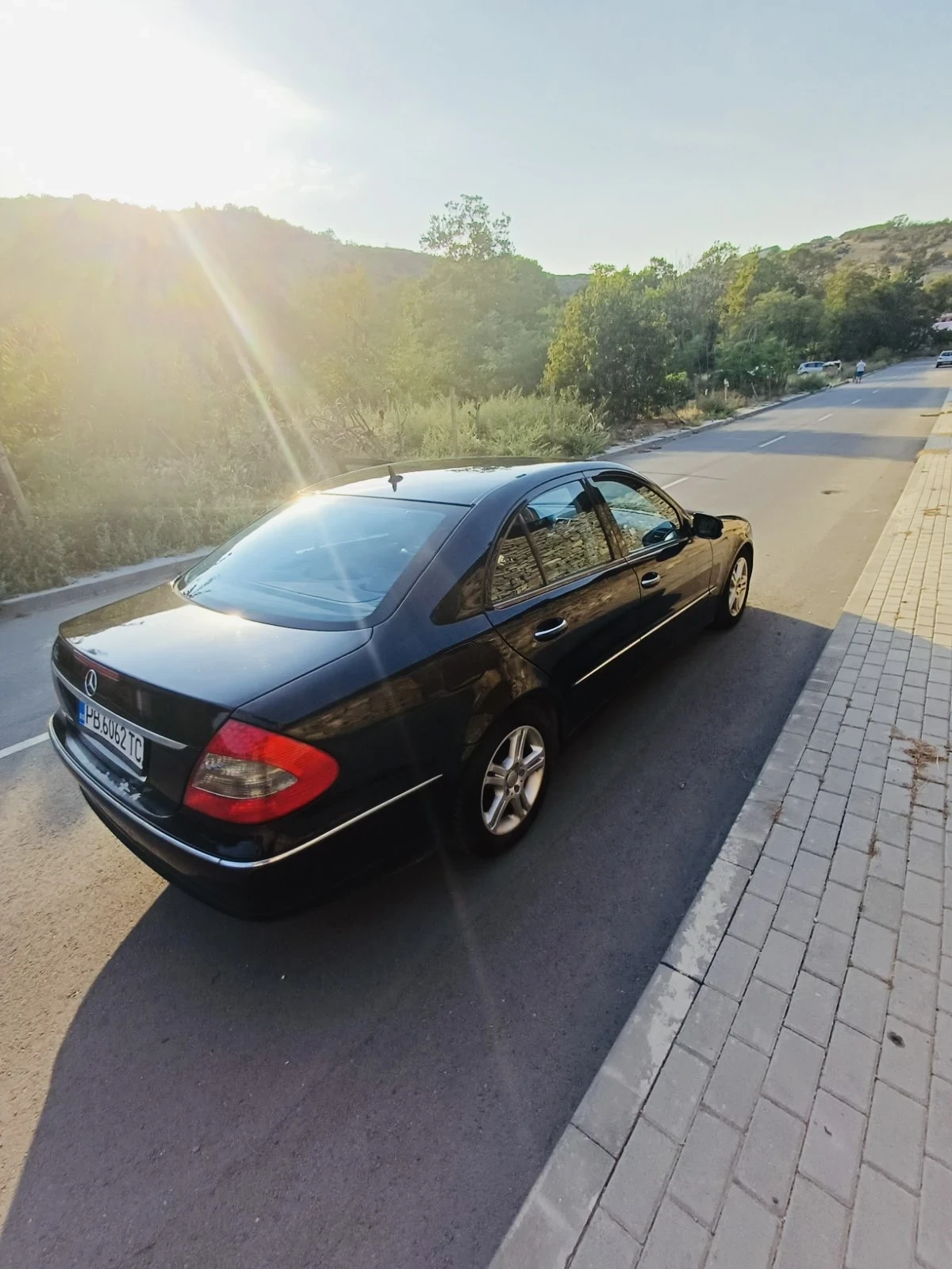 Mercedes-Benz E 220, снимка 4 - Автомобили и джипове - 54491033