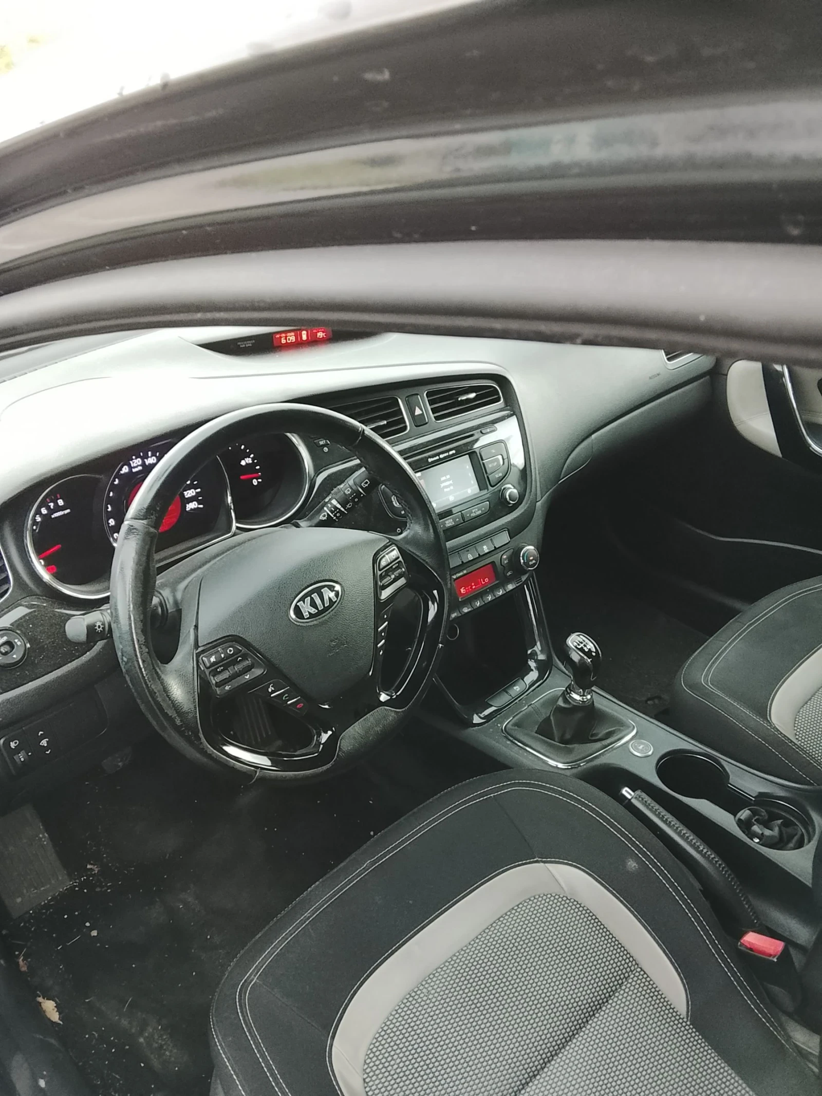 Kia Ceed 1.4/газ.инж, снимка 9 - Автомобили и джипове - 54634581