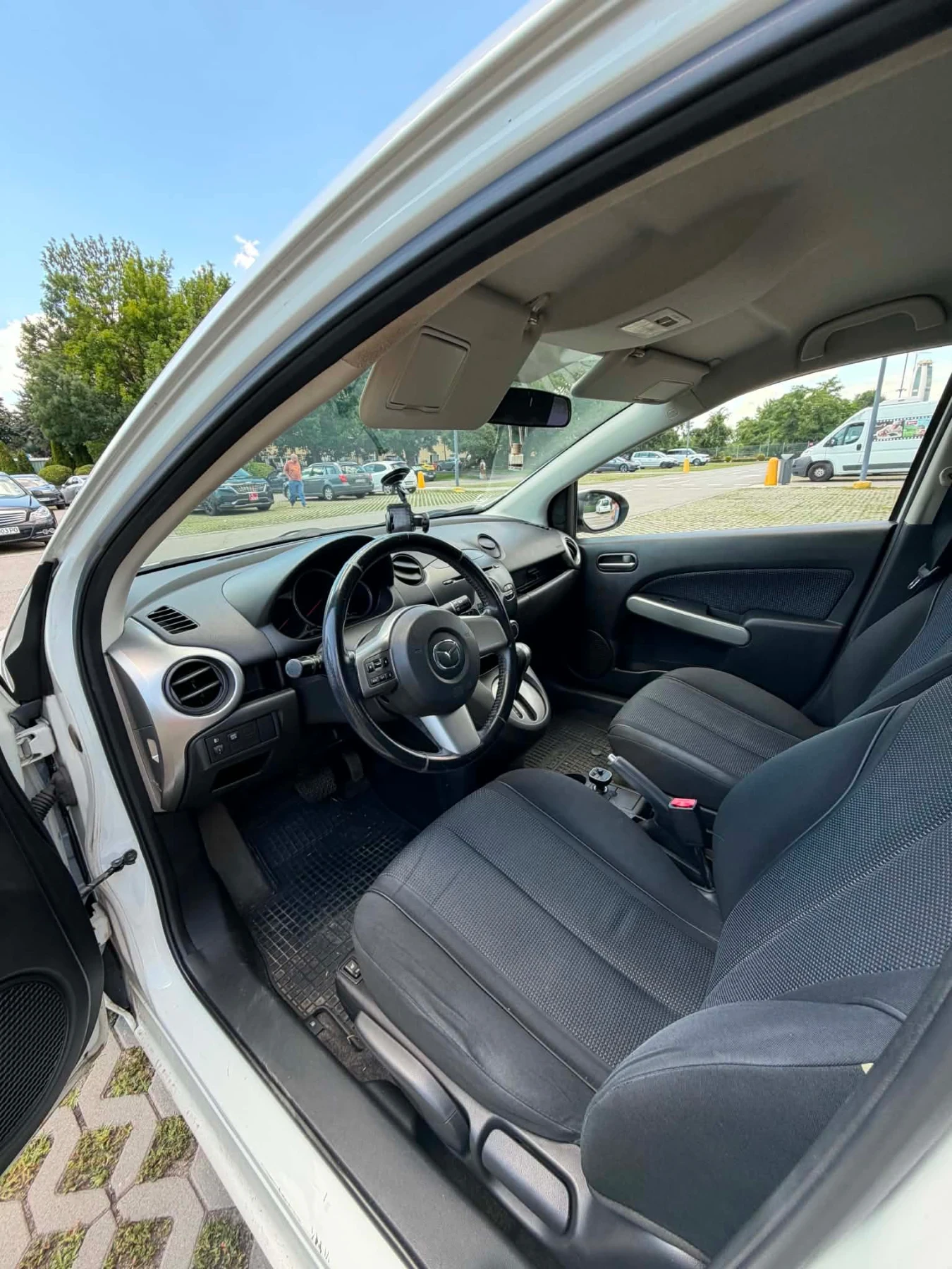 Mazda 2 1.5i AUTOMATIC, снимка 5 - Автомобили и джипове - 55186363