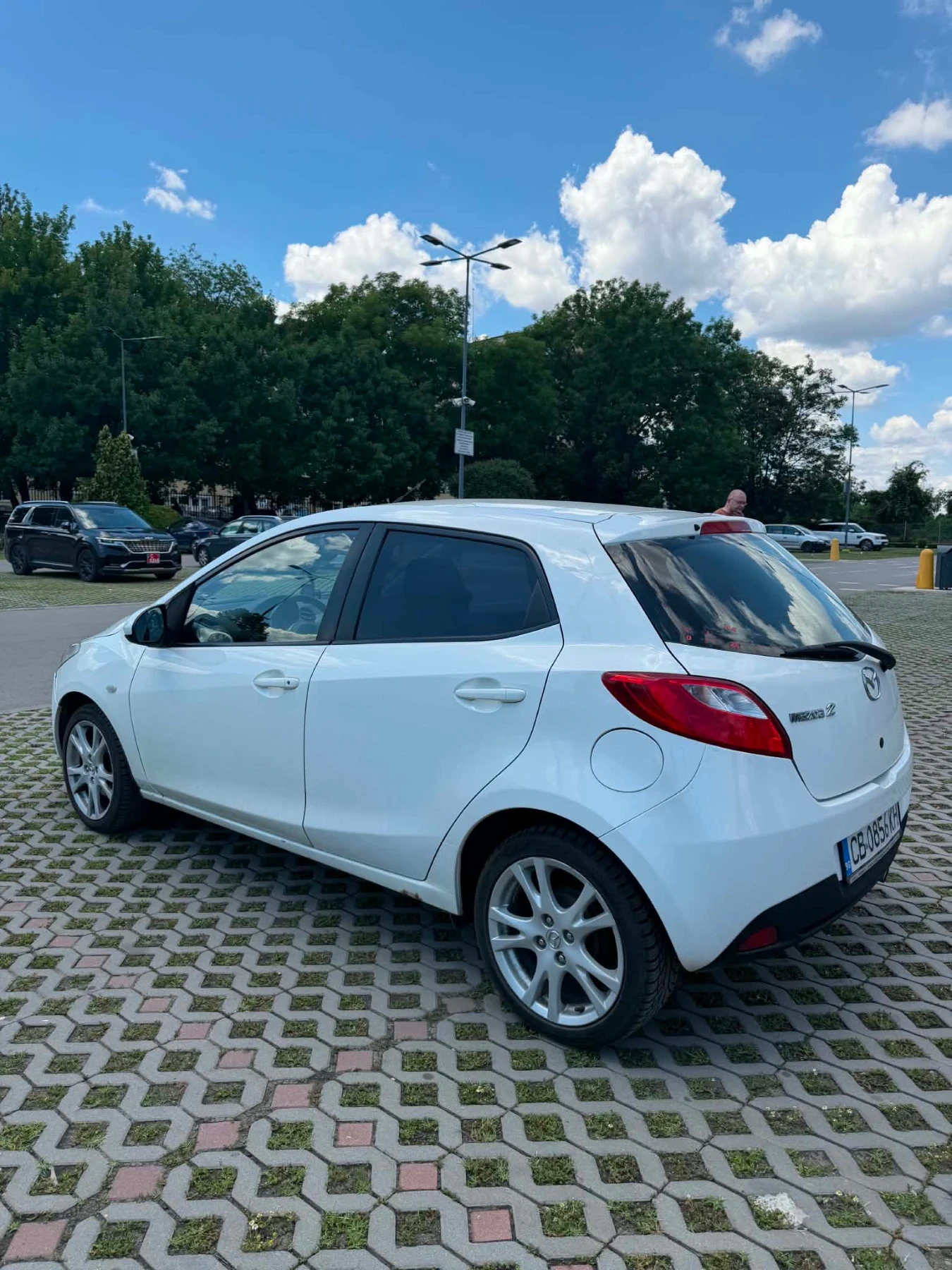 Mazda 2 1.5i AUTOMATIC, снимка 3 - Автомобили и джипове - 55186363