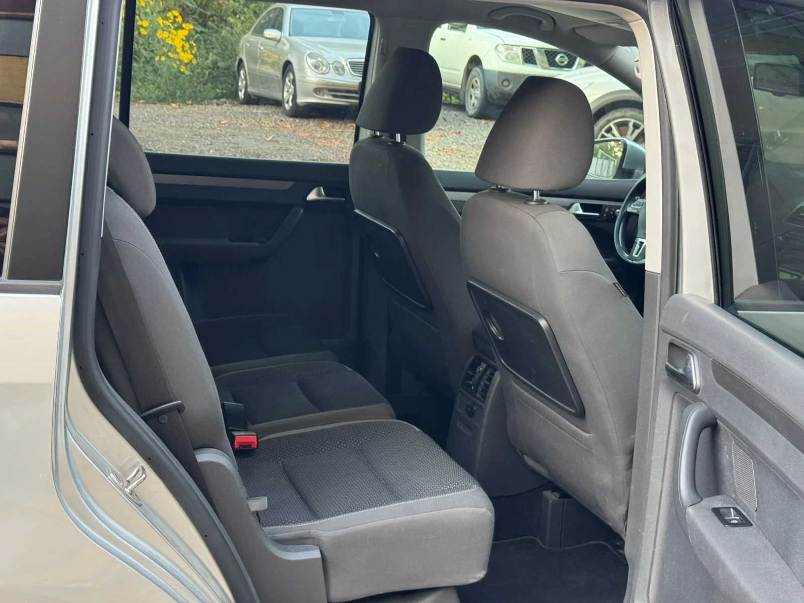 VW Touran, снимка 10 - Автомобили и джипове - 56404764