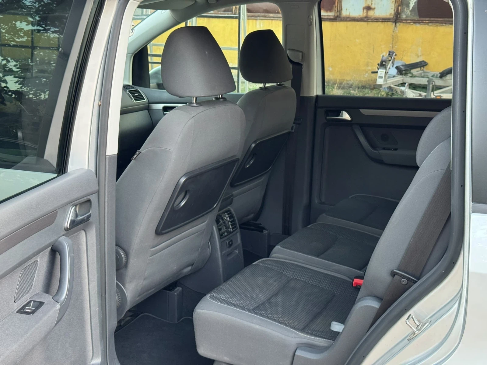 VW Touran, снимка 8 - Автомобили и джипове - 56404764