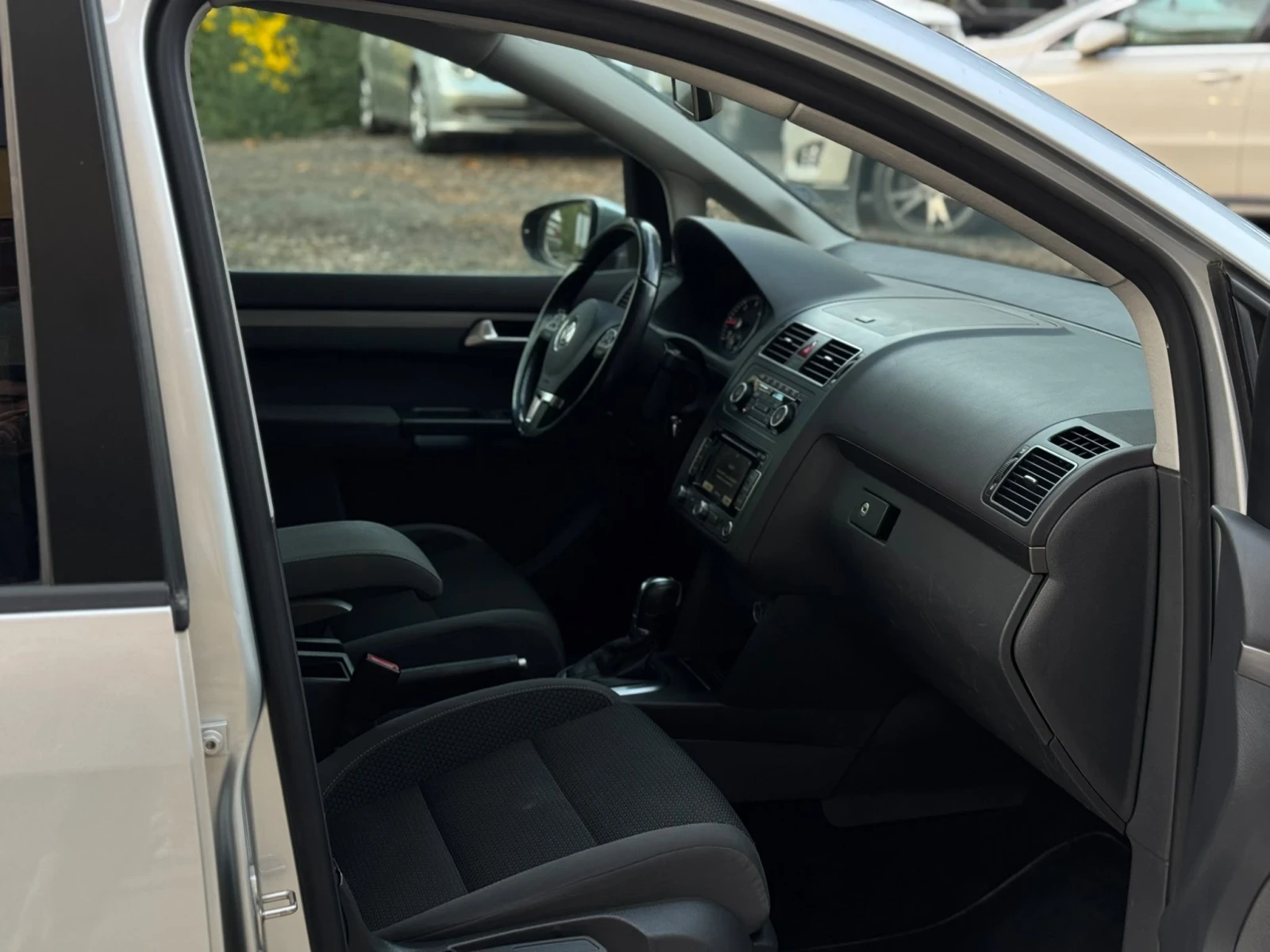 VW Touran, снимка 12 - Автомобили и джипове - 56404764