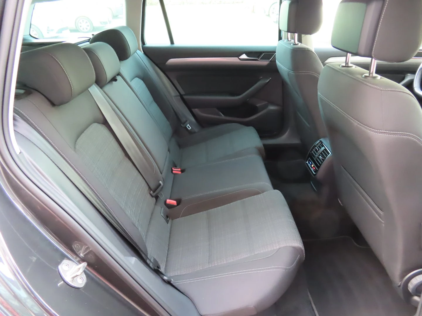 VW Passat, снимка 11 - Автомобили и джипове - 56438943