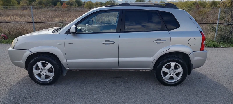 Hyundai Tucson CRDI, снимка 3 - Автомобили и джипове - 52530336