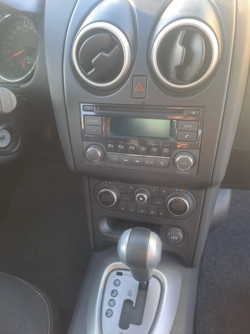 Nissan Qashqai 2.0DCI, снимка 9 - Автомобили и джипове - 52157162