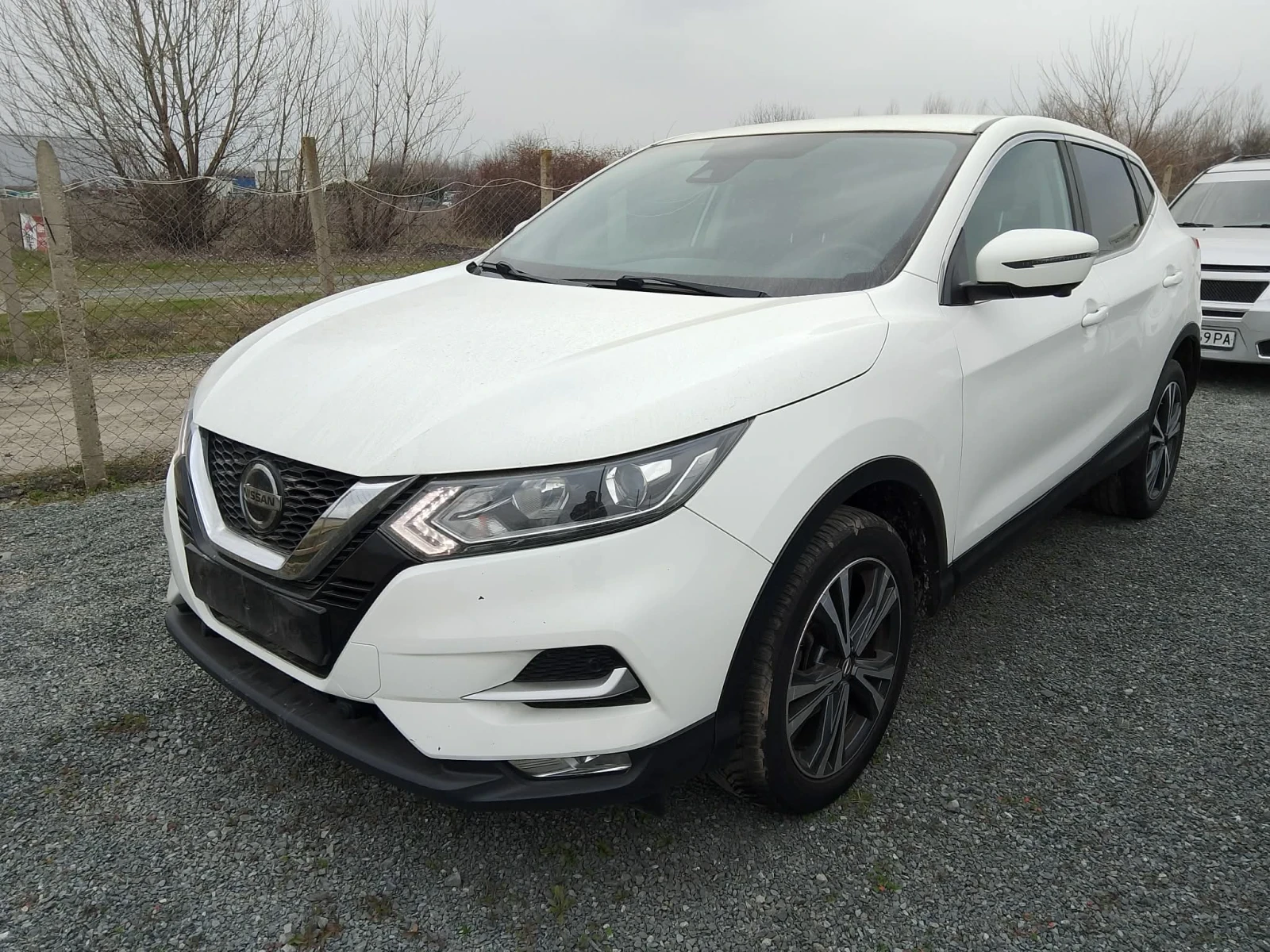 Nissan Qashqai, снимка 4 - Автомобили и джипове - 53803192