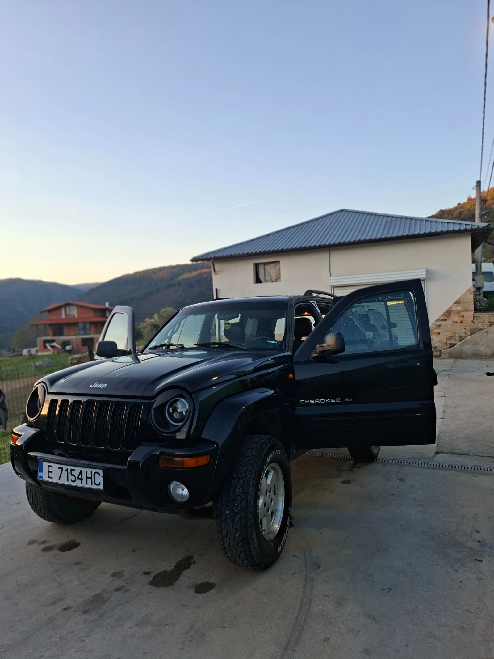 Jeep Cherokee Джипа е повдигнат 8см, нама забележки