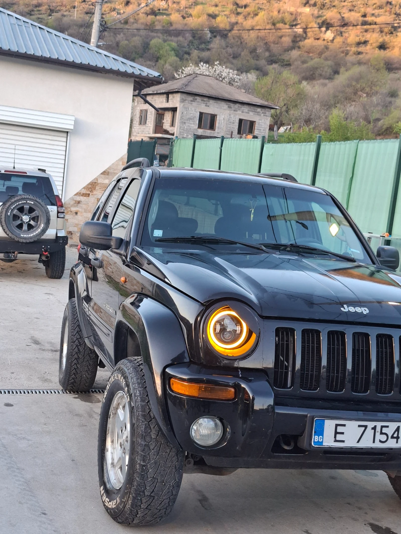 Jeep Cherokee Джипа е повдигнат 8см, нама забележки, снимка 13 - Автомобили и джипове - 54314267