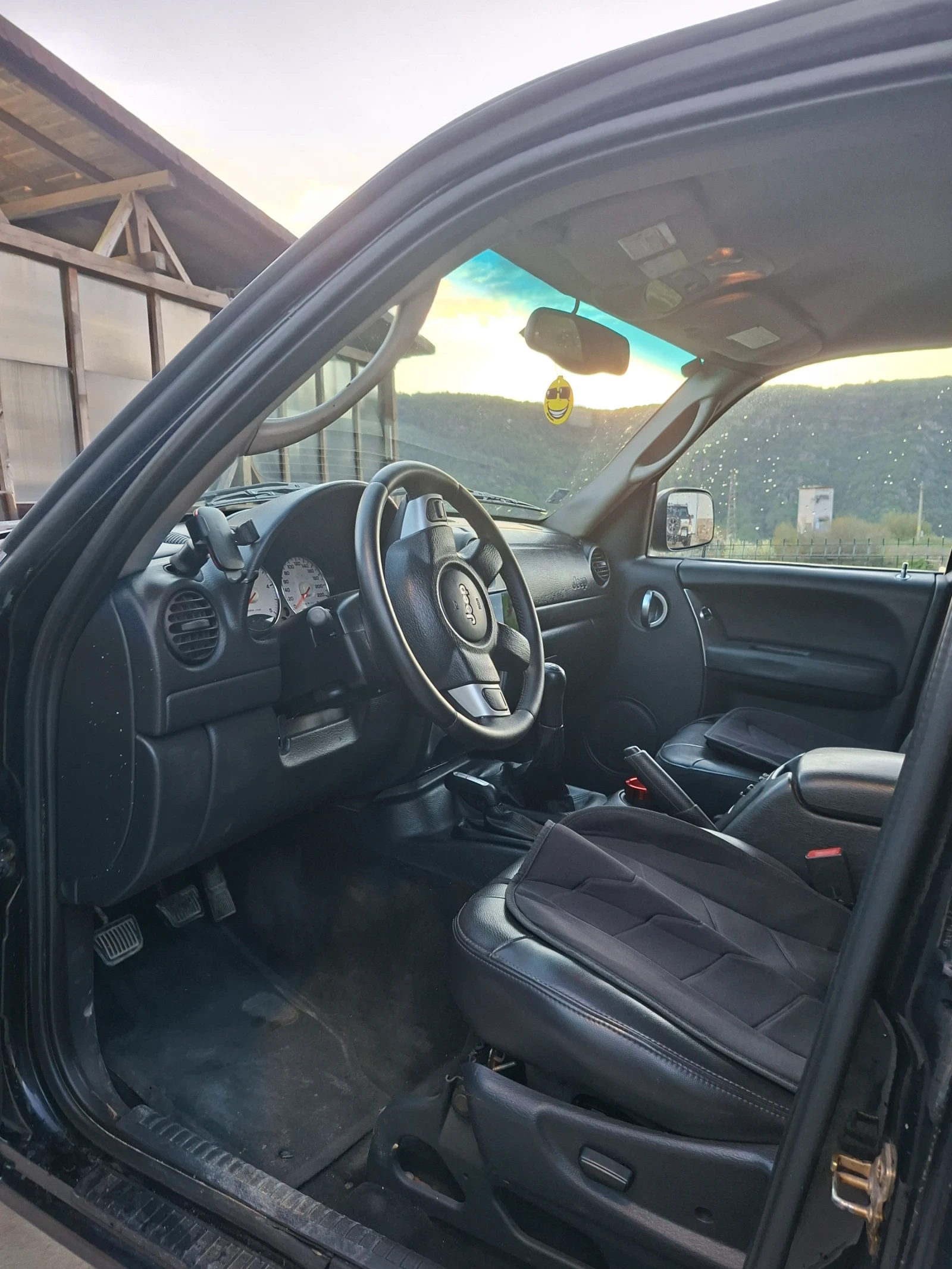 Jeep Cherokee Джипа е повдигнат 8см, нама забележки, снимка 9 - Автомобили и джипове - 54314267