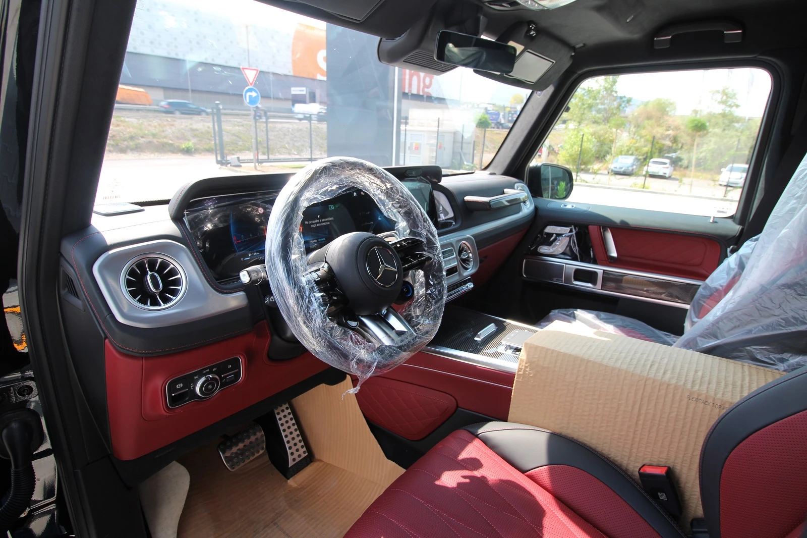 Mercedes-Benz G 63 AMG NEW = MGT Configuration= Manufaktur НАЛИЧЕН, снимка 9 - Автомобили и джипове - 54332169