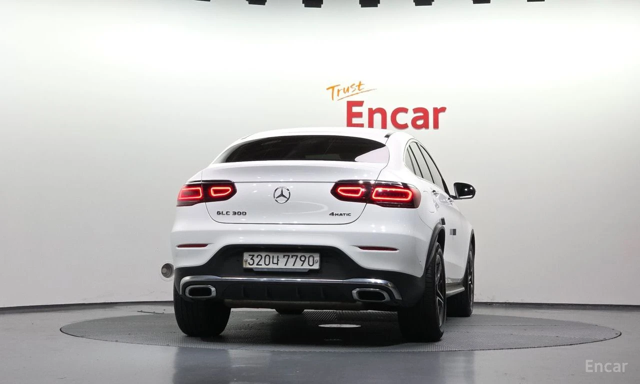 Mercedes-Benz GLC 300 AMG* LINE* COUPE* ХЕДЪП* КАМЕРА* , снимка 4 - Автомобили и джипове - 55468328