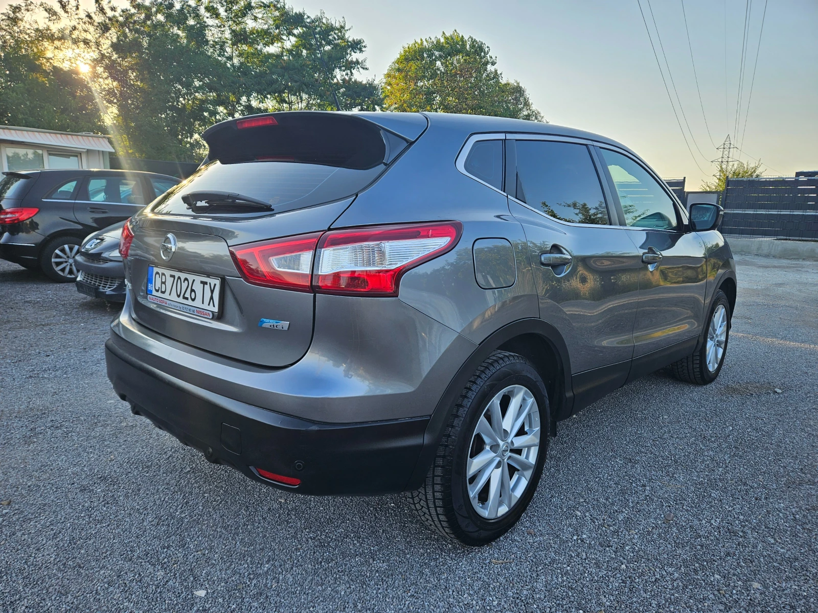 Nissan Qashqai 1.6DCI-PURE DRIVE ПЕРФЕКТЕН, снимка 4 - Автомобили и джипове - 55526247