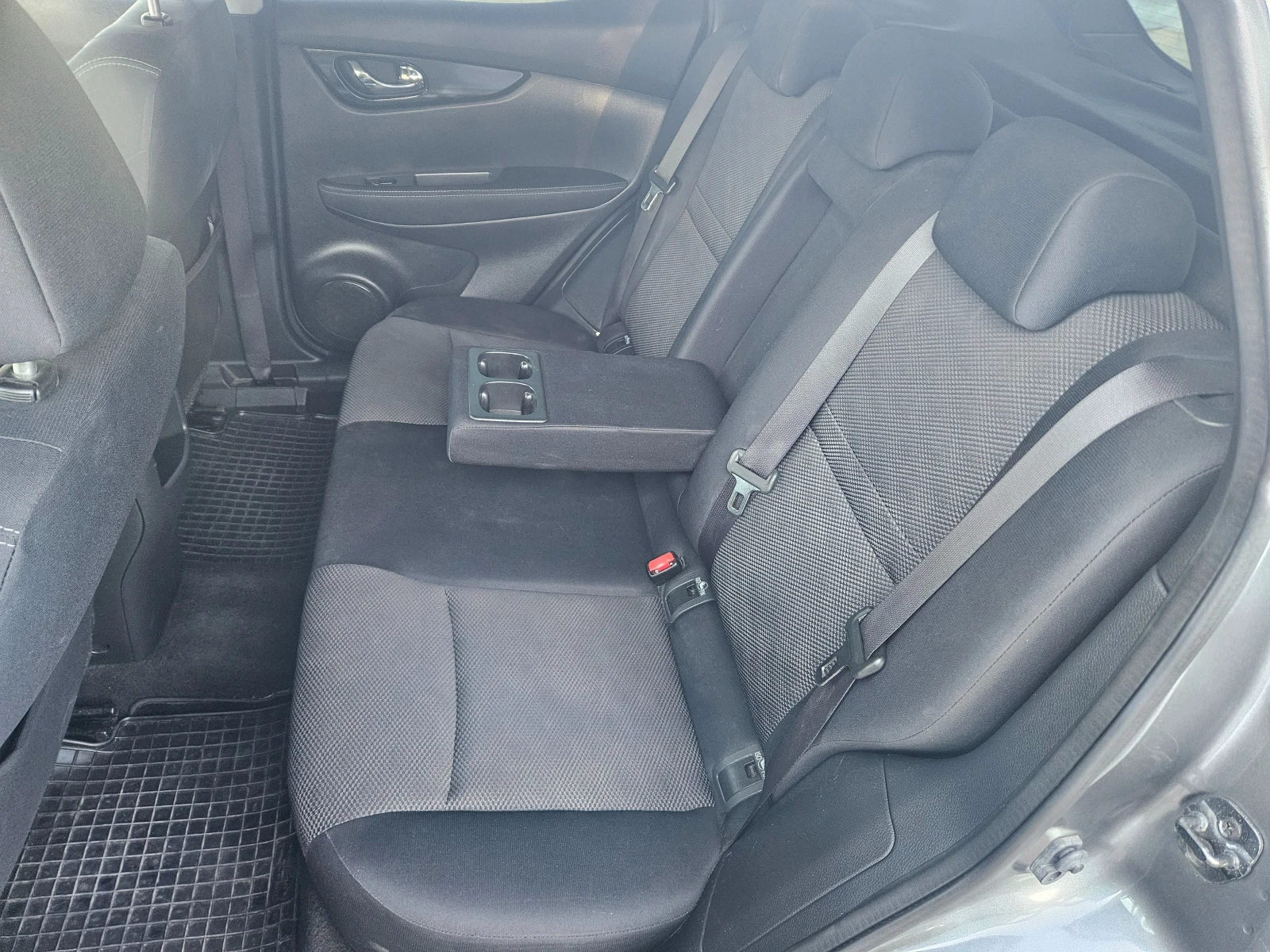Nissan Qashqai 1.6DCI-PURE DRIVE ПЕРФЕКТЕН, снимка 14 - Автомобили и джипове - 55526247